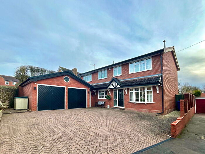 4 Bedroom Detached House For Sale In Wilkes Croft, Sedgley, DY3