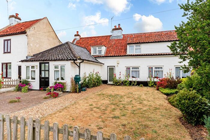 4 Bedroom Semi Detached House For Sale In The Street, Hockering, NR20