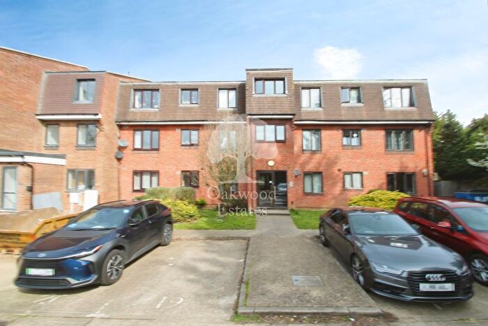 1 Bedroom Flat To Rent In The Drive, Langley, SL3