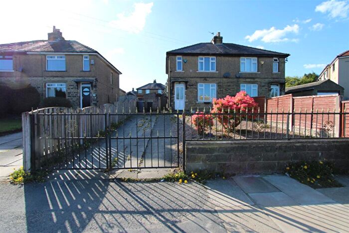 3 Bedroom Semi Detached House To Rent In Mandale Road, Bradford, BD6