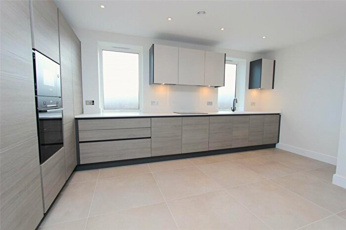 2 Bedroom Apartment To Rent In Broadway, Leigh-on-Sea, Essex, SS9