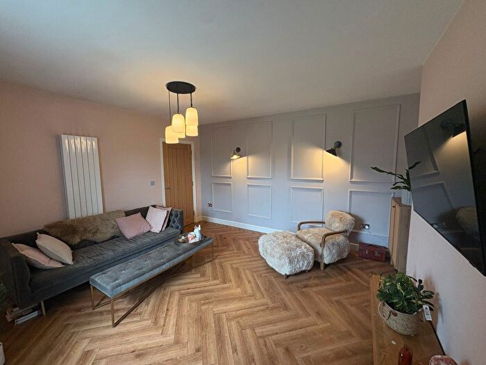 2 Bedroom Flat To Rent In College Avenue, Liverpool, L23