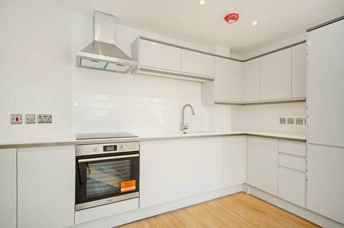 1 Bedroom Flat To Rent In Horton Road, London Fields, London, E8