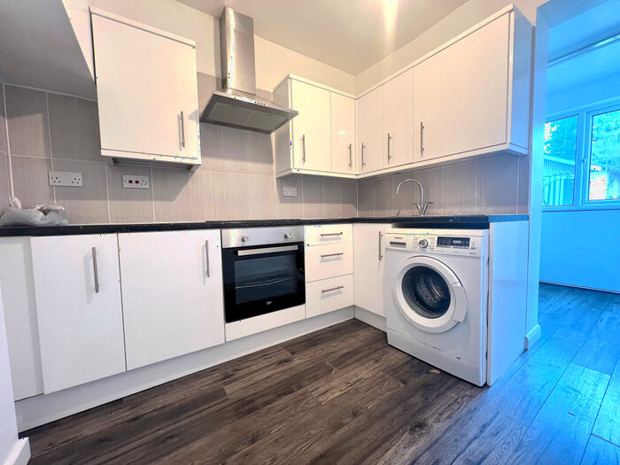 3 Bedroom House To Rent In Forterie Gardens, Ilford, IG3