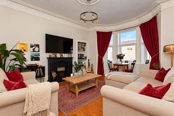 2 Bedroom Flat For Sale In / Broomlands Street, Paisley, PA1