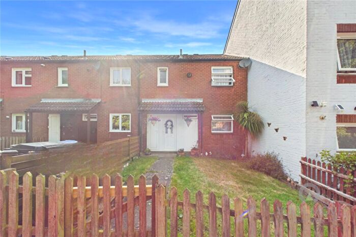 3 Bedroom Terraced House For Sale In Farraxton Square, Northampton, NN4