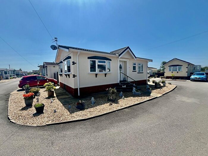 2 Bedroom Park Home For Sale In Greenfield Park, Freckleton, Preston, PR4