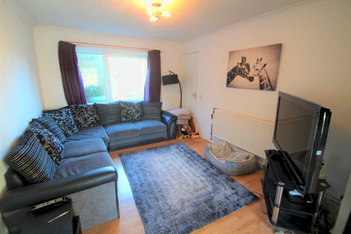 3 Bedroom House To Rent In Dunlin Road, Hemel Hempstead, HP2