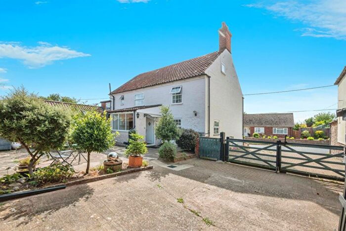 5 Bedroom Semi-Detached House For Sale In The Street, Knapton, North Walsham, NR28