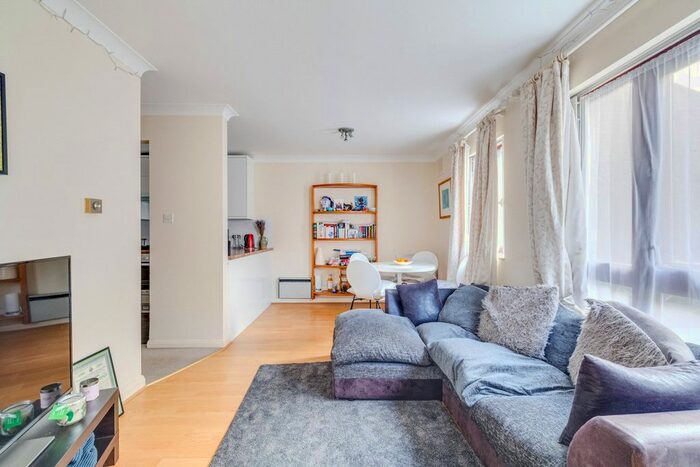 2 Bedroom Flat To Rent In Maltings Place, Fulham, SW6