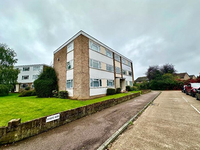 2 Bedroom Flat To Rent In Sackville Crescent, Romford, RM3