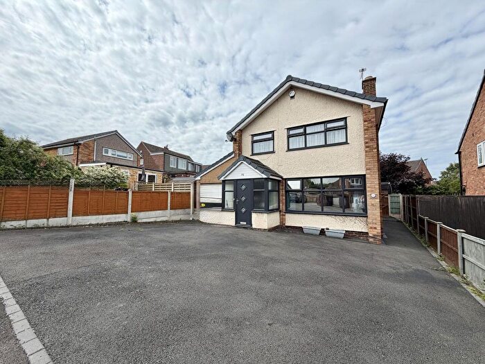 4 Bedroom Detached House For Sale In Acaster Drive, Garforth, Leeds, LS25