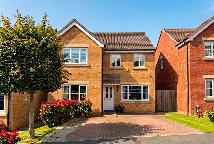 4 Bedroom Detached House To Rent In Greenlea Close, Yeadon, Leeds, LS19
