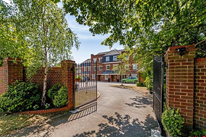 5 Bedroom House For Sale In London Road, St. Albans, AL1