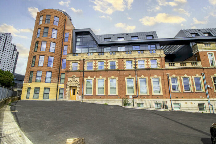 2 Bedroom Apartment To Rent In Centenary House, LS2