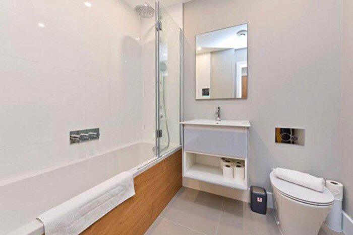 1 Bedroom Flat To Rent In Fulham Road, Chelsea, London, SW10
