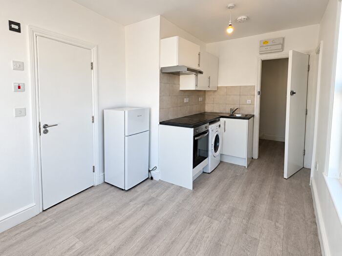 1 Bedroom Flat To Rent In Main Road, Chelmsford, CM1