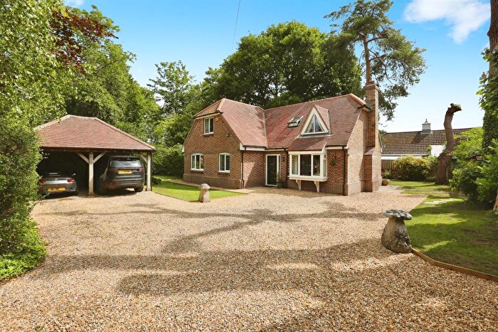 3 Bedroom Detached House For Sale In Sandy Lane, Waltham Chase, Southampton, SO32