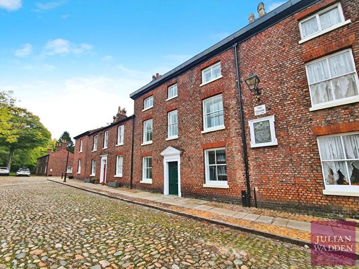 4 Bedroom Flat To Rent In Fairfield Square, Droylsden, Greater Manchester, M43