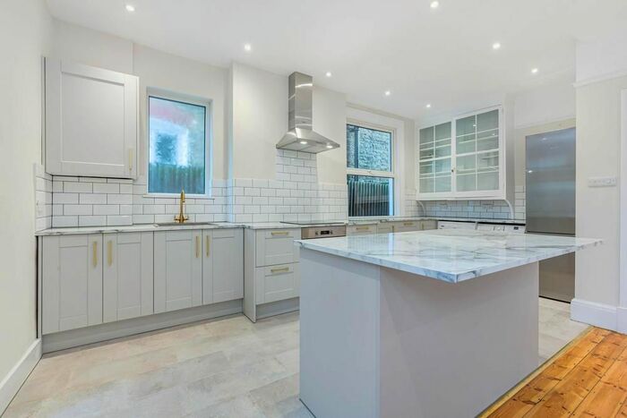 3 Bedroom Property To Rent In Stanton Road, Wimbledon, London, SW20