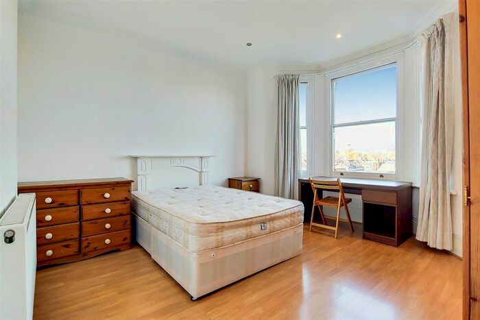 2 Bedroom Flat To Rent In Kingwood Road, London, SW6