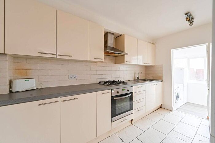 3 Bedroom Terraced House To Rent In Bury Road, , Wood Green, London, N22