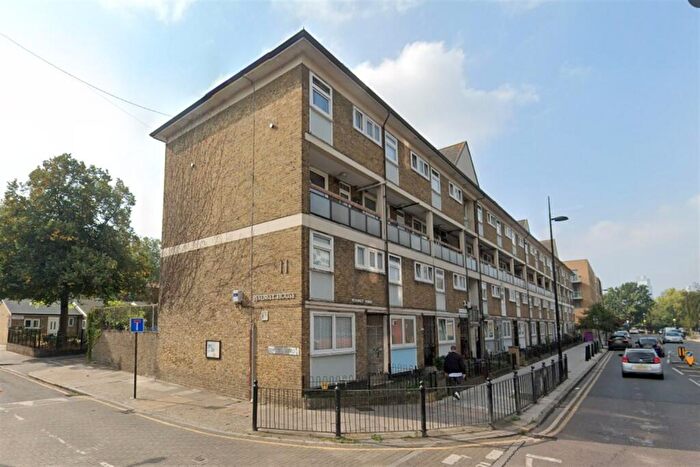 3 Bedroom Flat To Rent In Pevensey House, Stepney Green, E1