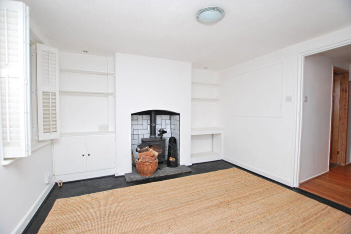 2 Bedroom End Of Terrace House To Rent In Old Road, LU7