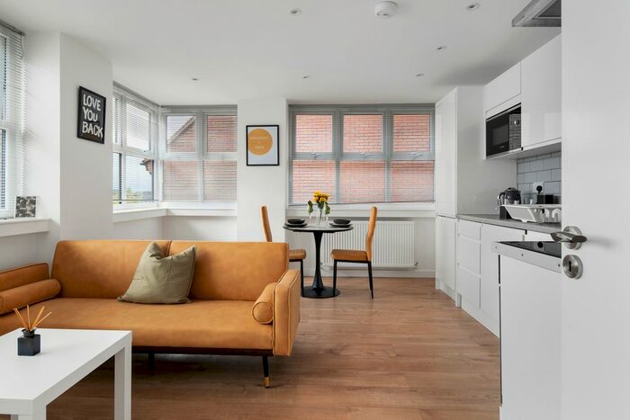 1 Bedroom Flat To Rent In Rickfords Hill, Aylesbury, HP20