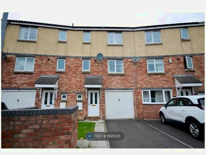 5 Bedroom Semi-Detached House To Rent In Bridges View, Gateshead, NE8