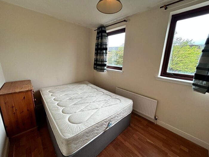 2 Bedroom Apartment To Rent In Errol Gardens, New Gorbals, G5