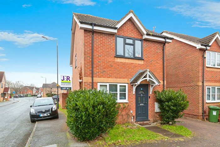 3 Bedroom Link Detached House For Sale In Earls Lane, Slough, SL1
