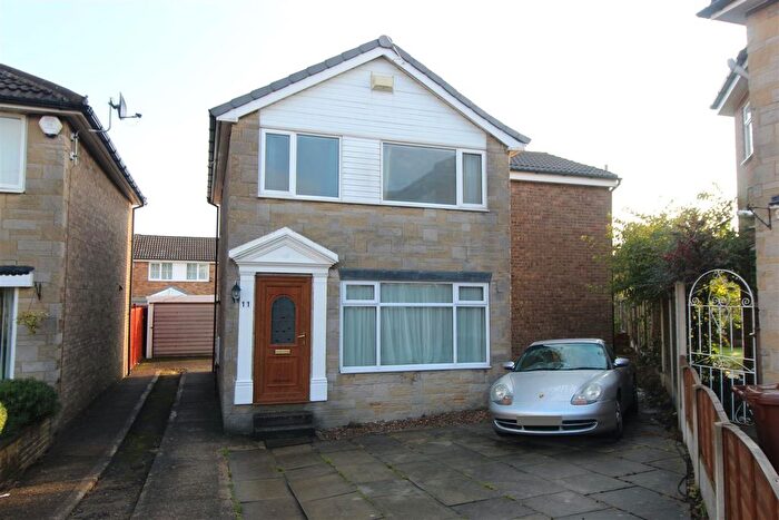 4 Bedroom Detached House To Rent In Bruntcliffe Close, Morley, Leeds, LS27