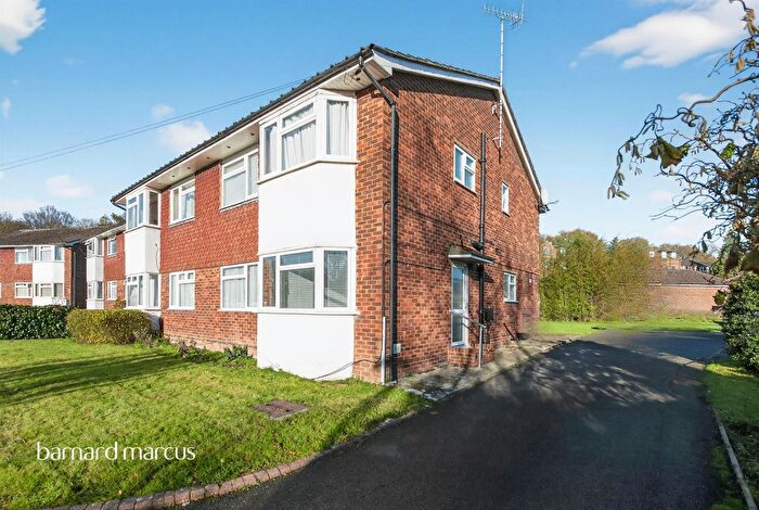 2 Bedroom Maisonette For Sale In Ringwood Avenue, Redhill, RH1