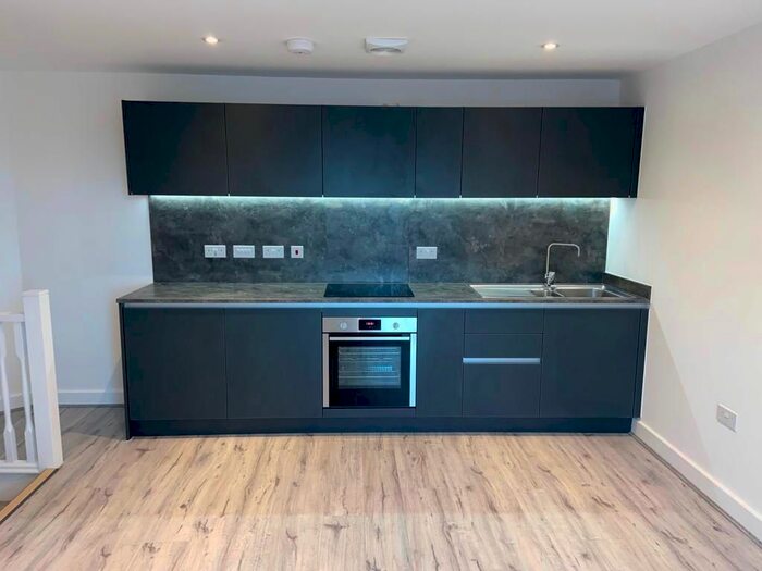 2 Bedroom Town House To Rent In Dallington Street, Nottingham, NG8