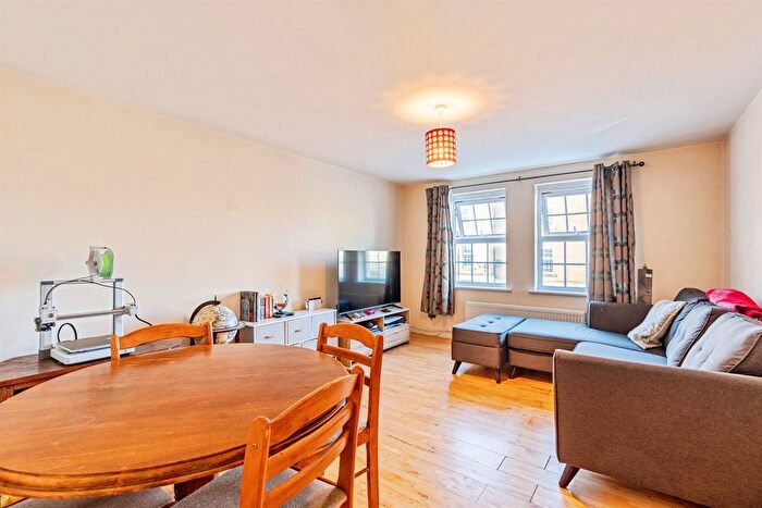 2 Bedroom Flat For Sale In Finney Drive, Grange Park, Northampton, NN4