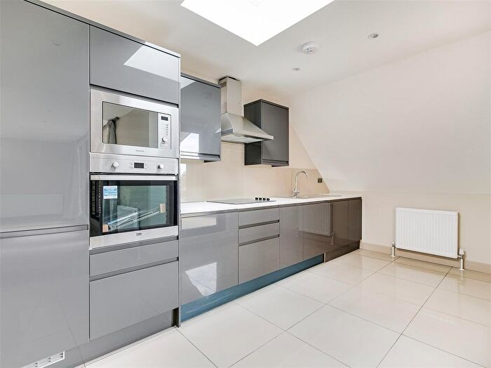 3 Bedroom Flat To Rent In Amesbury Avenue, Streatham Hill, SW2