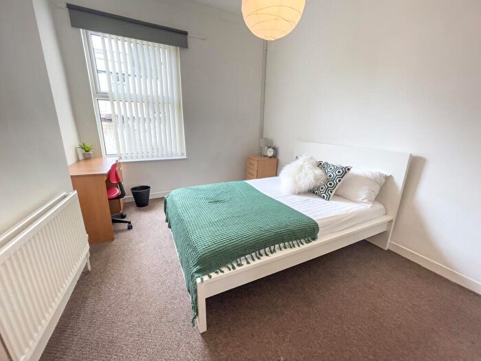 1 Bedroom House To Rent In Bagot Street, L15