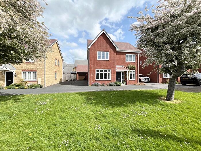 4 Bedroom Detached House For Sale In Mary Shunn Way, Wantage, Oxfordshire, OX12