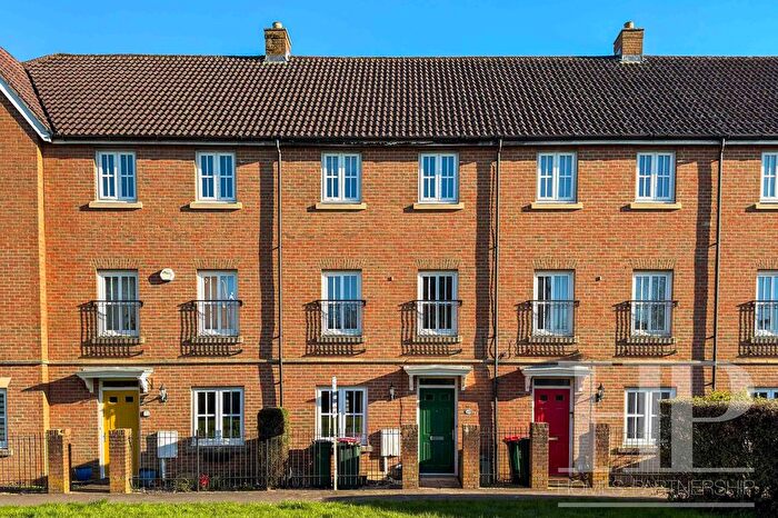 4 Bedroom Town House For Sale In Trist Way, Ifield, RH11