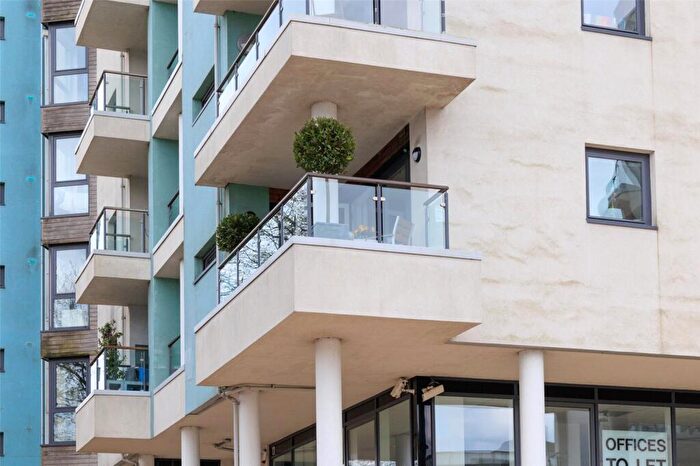 2 Bedroom Apartment For Sale In Ocean Way, Southampton, Hampshire, SO14