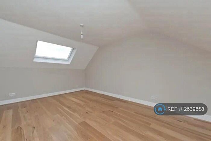3 Bedroom Terraced House To Rent In Elcot Avenue, London, SE15