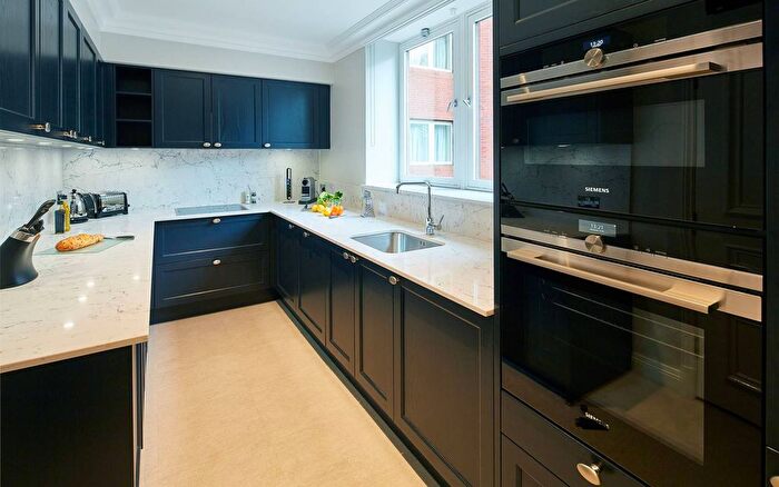 3 Bedroom Flat To Rent In Cheval Thorney Court, Kensington, London, W8