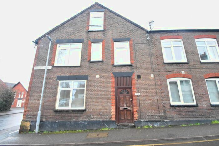 1 Bedroom Flat To Rent In Coopers Mews, Adelaide Street, Luton, Bedfordshire, LU1
