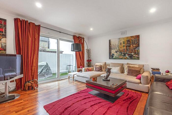 3 Bedroom Flat For Sale In Barnsbury Terrace, Islington, London, N1