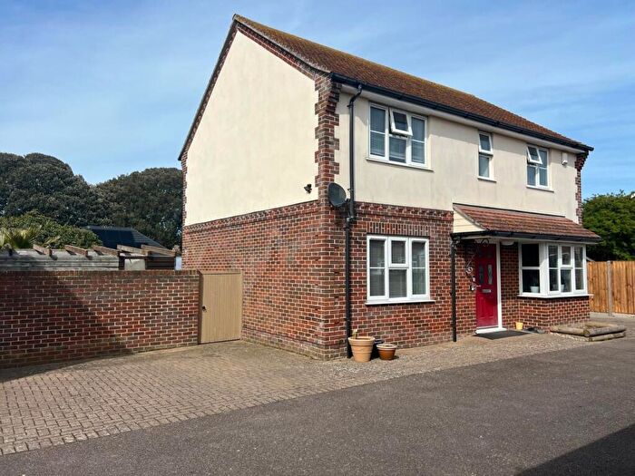 4 Bedroom Detached House For Sale In Greville Close, Walton On The Naze, CO14