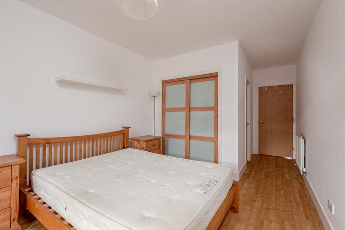 3 Bedroom Flat To Rent In Hopetoun Street, New Town, Edinburgh, EH7