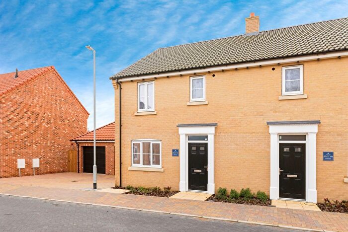 3 Bedroom Semi-Detached House For Sale In Skylark Drive, Wrentham, Beccles, NR34