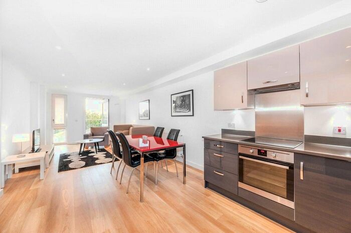 2 Bedroom Flat To Rent In Lighterage Court, High Street, Brentford, Middlesex, TW8