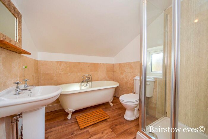 2 Bedroom House To Rent In Byron Road, Walthamstow, E17